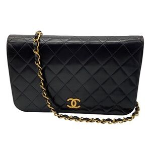 CHANEL VINTAGE BLACK / GOLD HARDWARE QUILTED LEATHER CHAIN STRAP FLAP HANDBAG